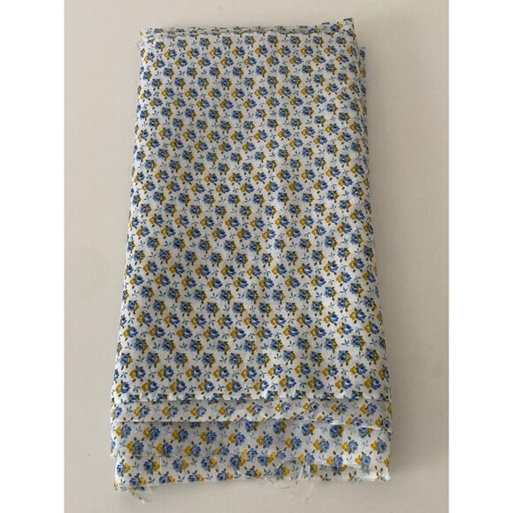 Fabric Floral Red Blue White Green Quilting Sewing Arts Crafts Remnants VTG - Picture 13 of 16